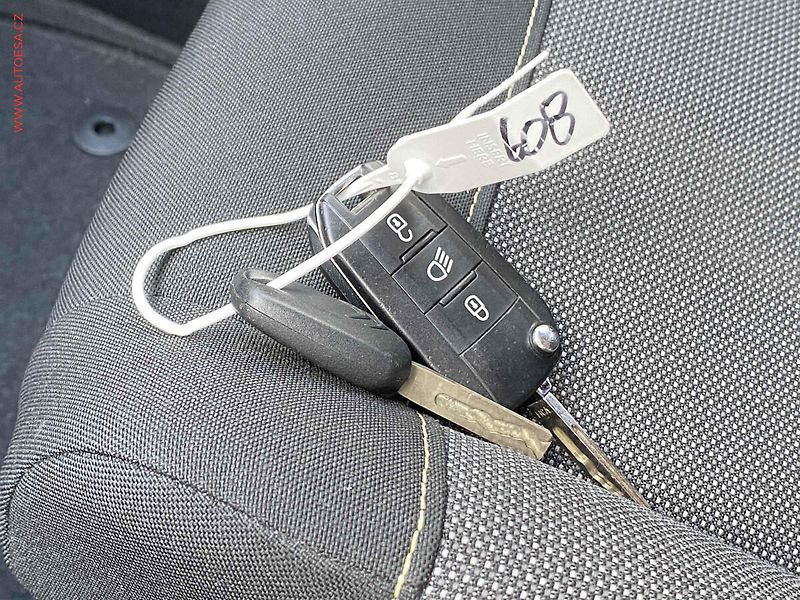 Citroën C3 (2017) 1.2PT, Shine, navi - fotka 17 z 18