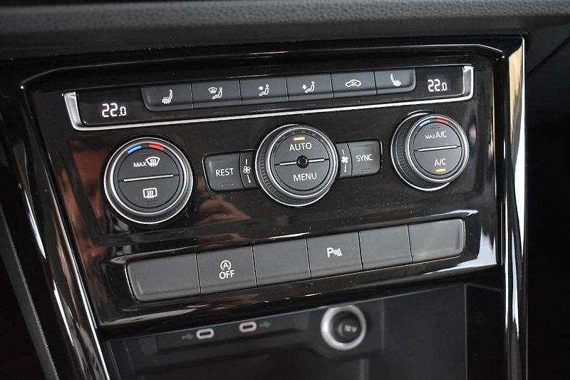 Volkswagen Touran (2022) 1.5TSI 110kW DSG, LED, 7 míst - fotka 11 z 28