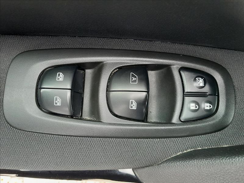 Renault Kadjar 1,2 TCe 96kW LIMITED - fotka 19 z 55