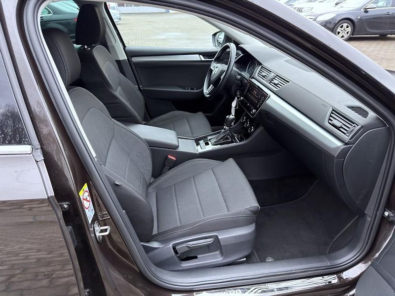 Škoda Superb 2.0 TDI 110 kW DSG, navigace - fotka 11 z 19