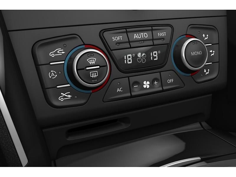 Renault Latitude je vlastně Samsung SM5, jen s jiným logem a drobnými změnami.