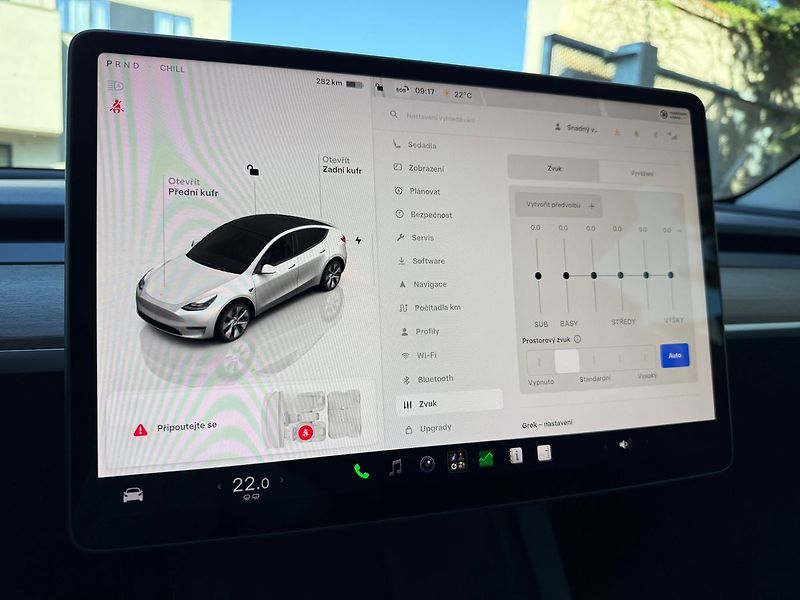 Tesla Model Y Long Range AWD - fotka 26 z 38