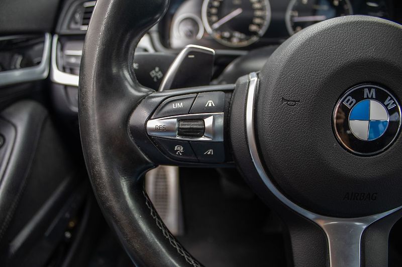 BMW Řada 5 M550d Xdrive - fotka 12 z 21