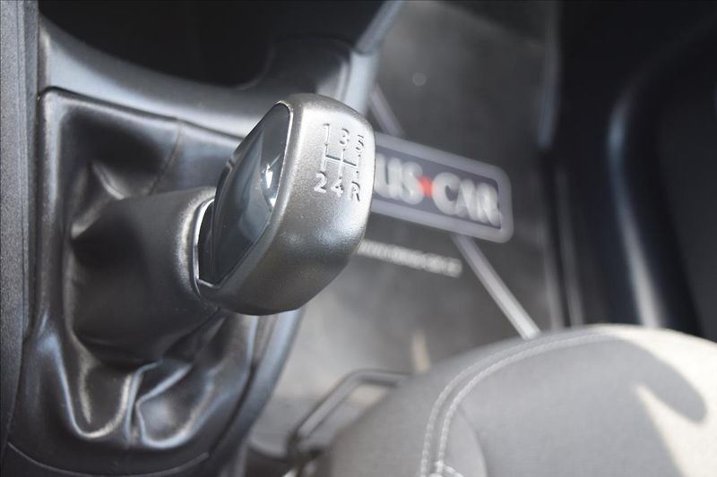 Peugeot 208 1,4 HDi 50KW NÍZKÉ KM KLIMA - fotka 47 z 50