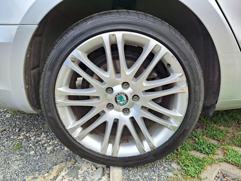 Škoda Superb (2012) Combi Elegance 2,0TDi 125kW DS - fotka 33 z 33