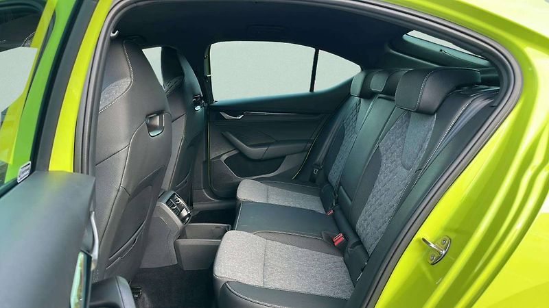 Škoda Octavia Sportline 1,5 TSI m-HEV 110kW - fotka 7 z 30