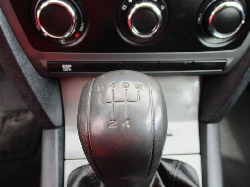Škoda Octavia 1,4 i, klimatizace, servis, - fotka 18 z 36