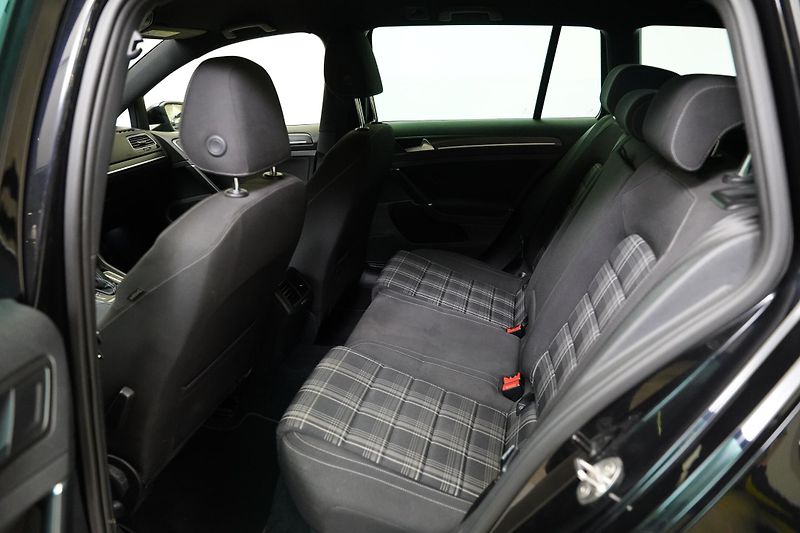Volkswagen Golf - fotka 26 z 27