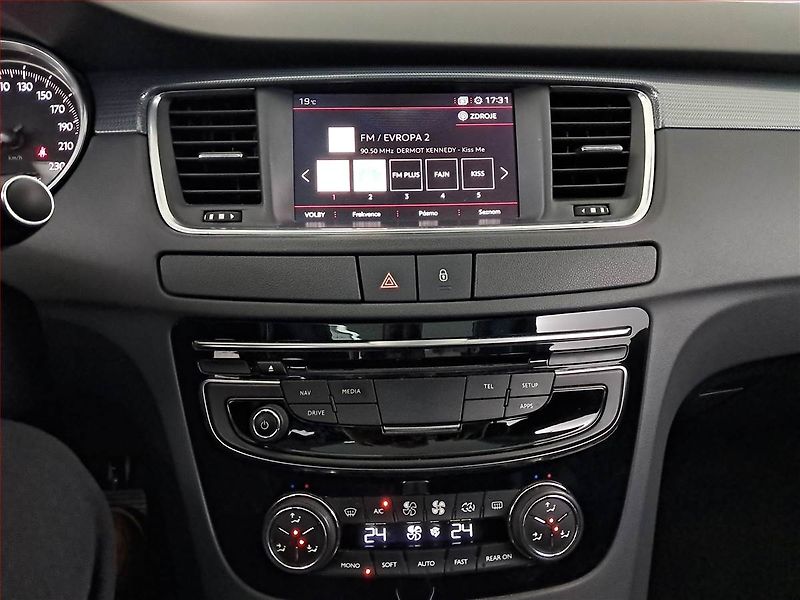 Peugeot 508 (2017) 2.0 BlueHDi, Automat, Navi - fotka 12 z 18