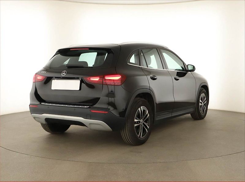 Mercedes-Benz GLA (2024) 200 d - fotka 5 z 18