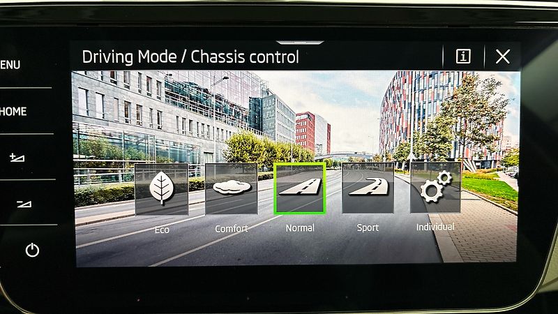 Škoda Superb 2.0 TDI DSG 4x4 L&K Combi - fotka 33 z 36