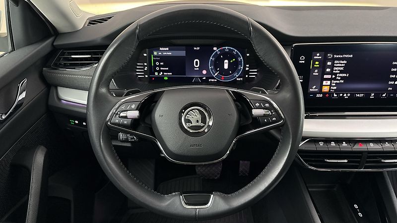 Škoda Octavia 2.0 TDI DSG Style Combi - fotka 9 z 27