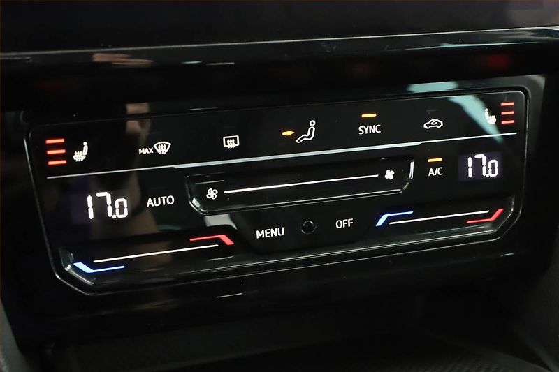 Volkswagen Passat (2021) Elegance 2.0 TDI - fotka 14 z 18