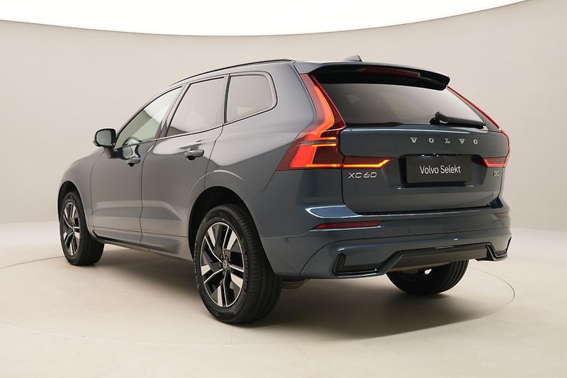 Volvo XC60 B5 AWD DARK PLUS AUT CZ - fotka 11 z 51