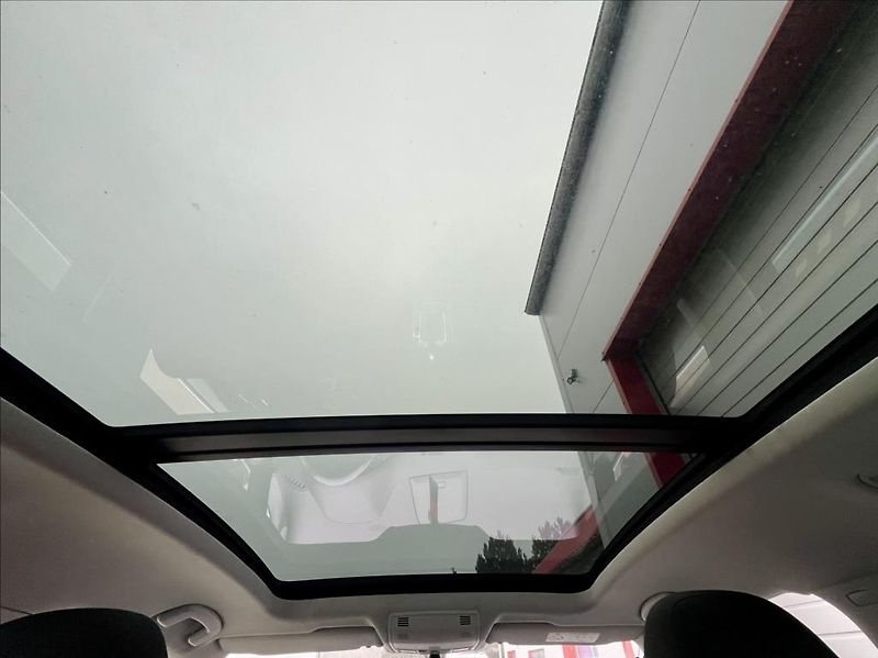 Volkswagen Golf Sportsvan 1,6 TDI DSG HIGHLINE PANORAMA - fotka 18 z 18