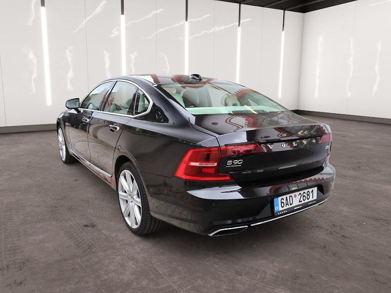 Volvo S90 (2017) D5 AWD Inscription - fotka 2 z 24
