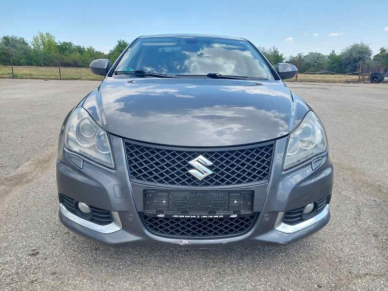 Suzuki Kizashi 2.4 4WD - fotka 7 z 59
