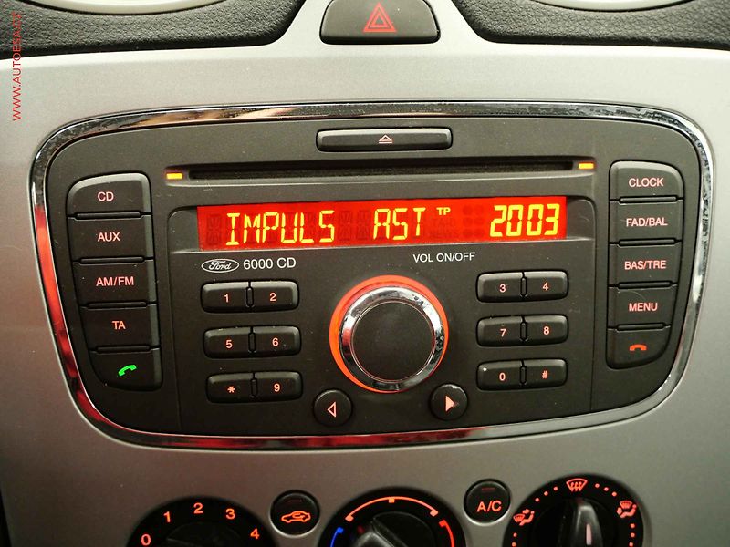 Ford Focus (2007) 1.6i, 2.maj, AC, TZ, temp - fotka 16 z 18