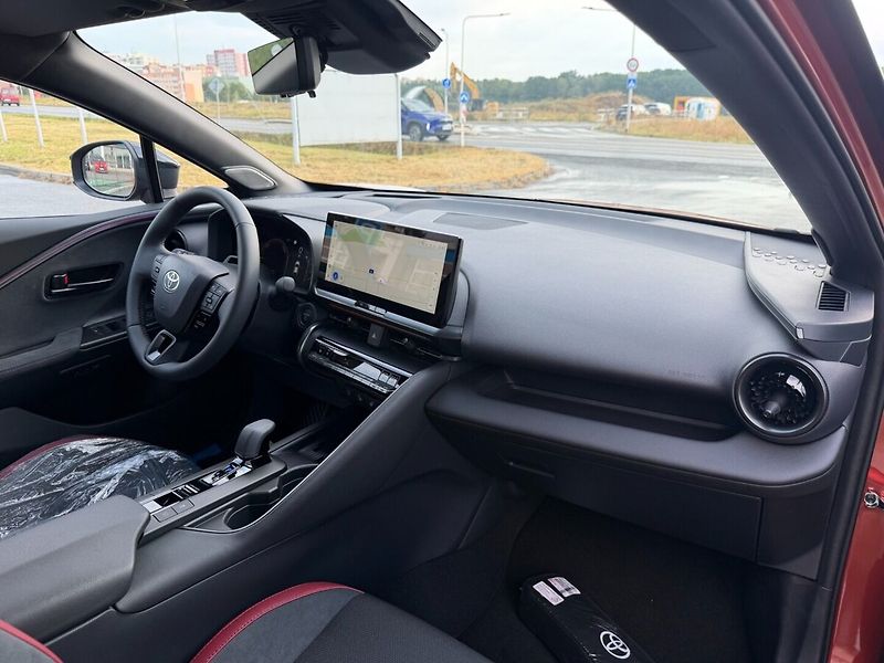 Toyota C-HR 2.0 PHEV Tokio edition - fotka 6 z 10
