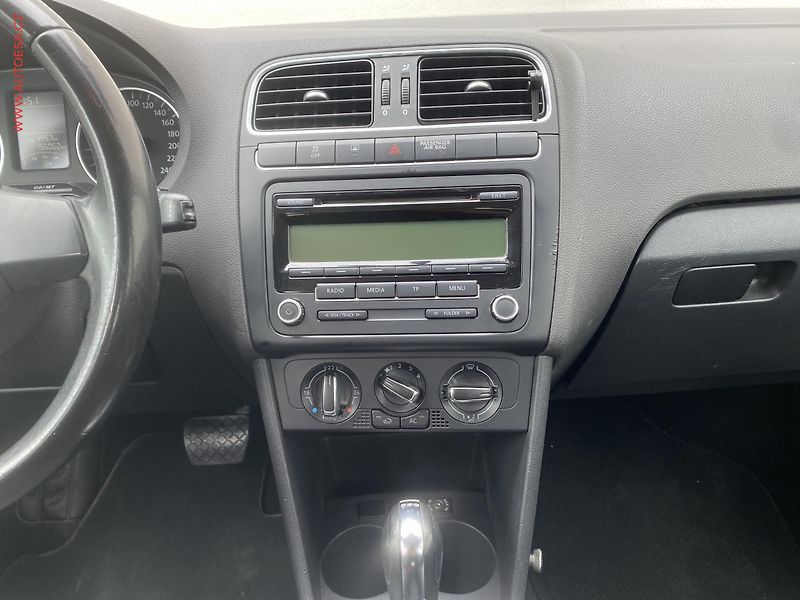 Volkswagen Polo (2010) 1.6 TDi, Comfortline, DSG - fotka 12 z 14