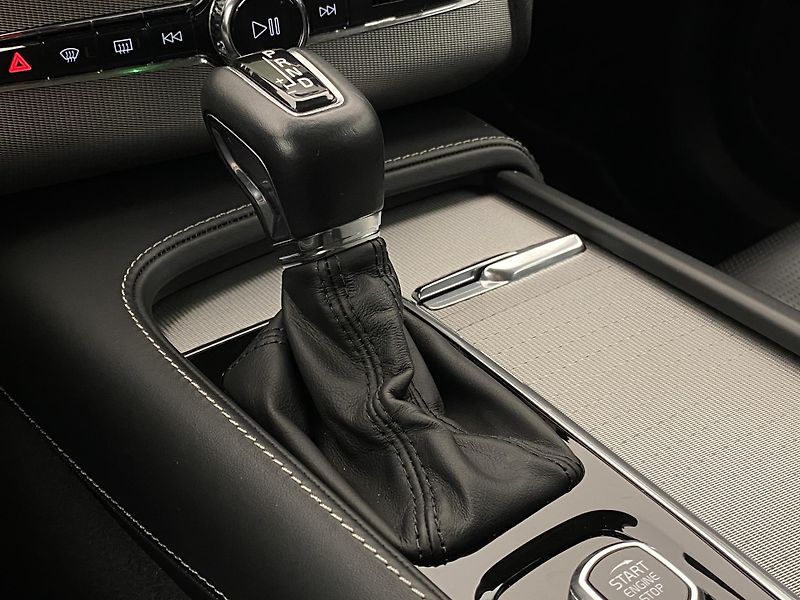 Volvo XC90 T6 AWD INSCRIPTION REZERVACE - fotka 27 z 51