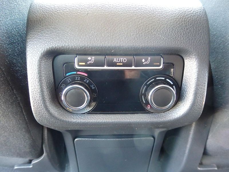 Volkswagen Sharan 2.0 TDI 103kW DSG, DIGI. KLIMA - fotka 18 z 38
