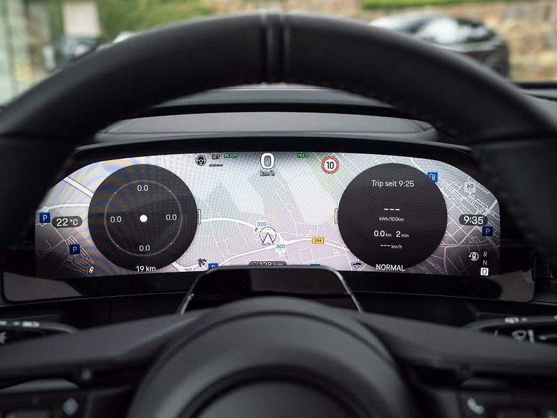 Porsche Cayenne Electric Pano 360 Matrix Tažné - fotka 16 z 23