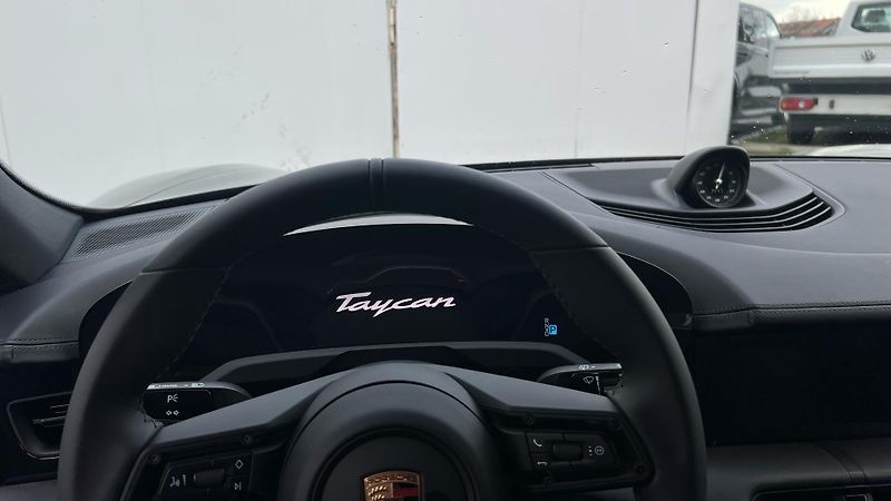 Porsche Taycan Sport Turismo - fotka 25 z 29
