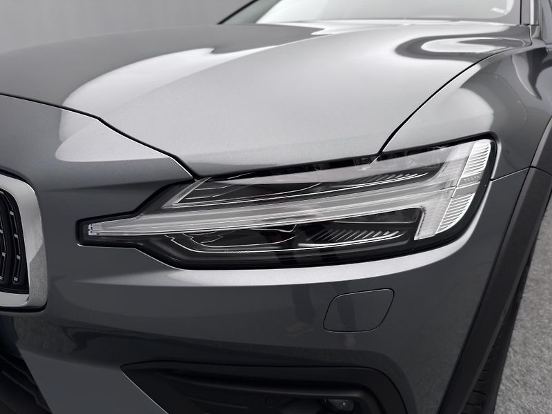 Volvo V60 CC D4 AWD MOMNETUM CZ 1.maj - fotka 19 z 44