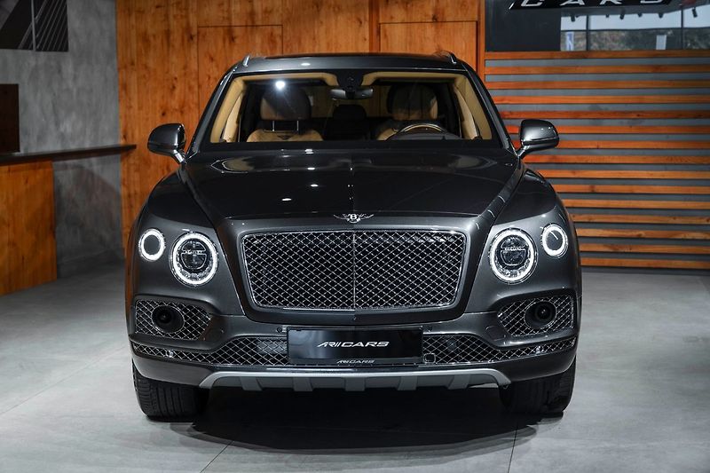Bentley Bentayga - fotka 5 z 21