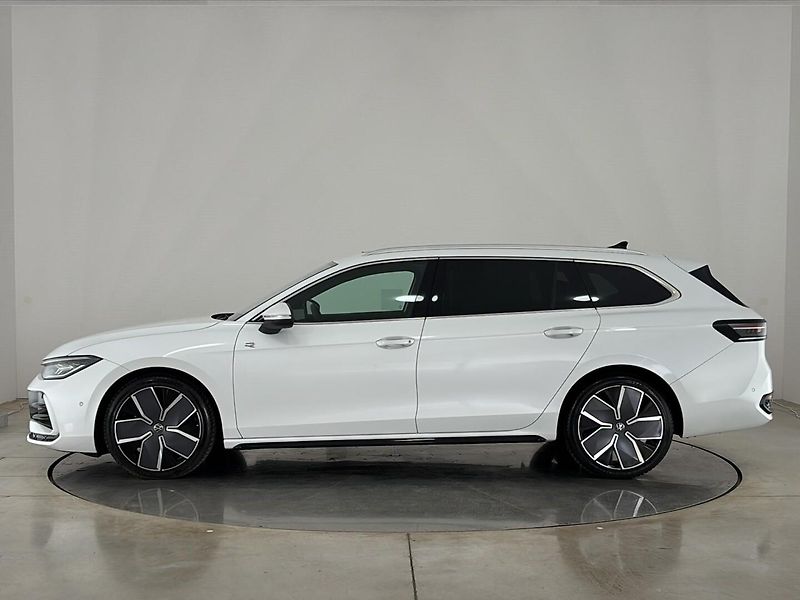 Volkswagen Passat R-Line - fotka 3 z 31