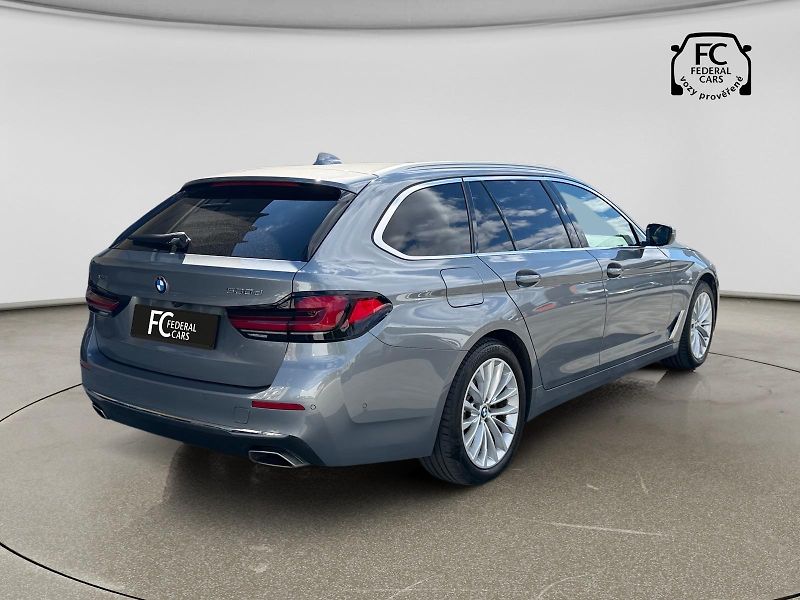 BMW Řada 5 (2023) 530d Touring xDrive - fotka 5 z 44