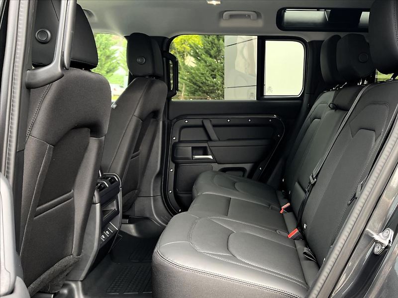 Land Rover Defender (2026) 110 D200 S* - fotka 26 z 29