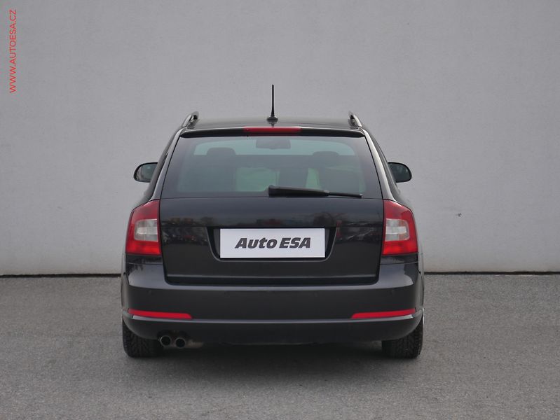 Škoda Octavia (2011) 2.0 TDi, RS, DSG, bixen - fotka 5 z 20