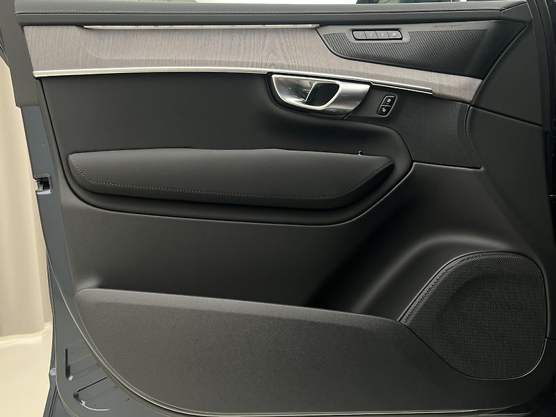 Volvo XC90 (2026) T8 AWD PLUS BRIGHT - Rezervace - fotka 25 z 47