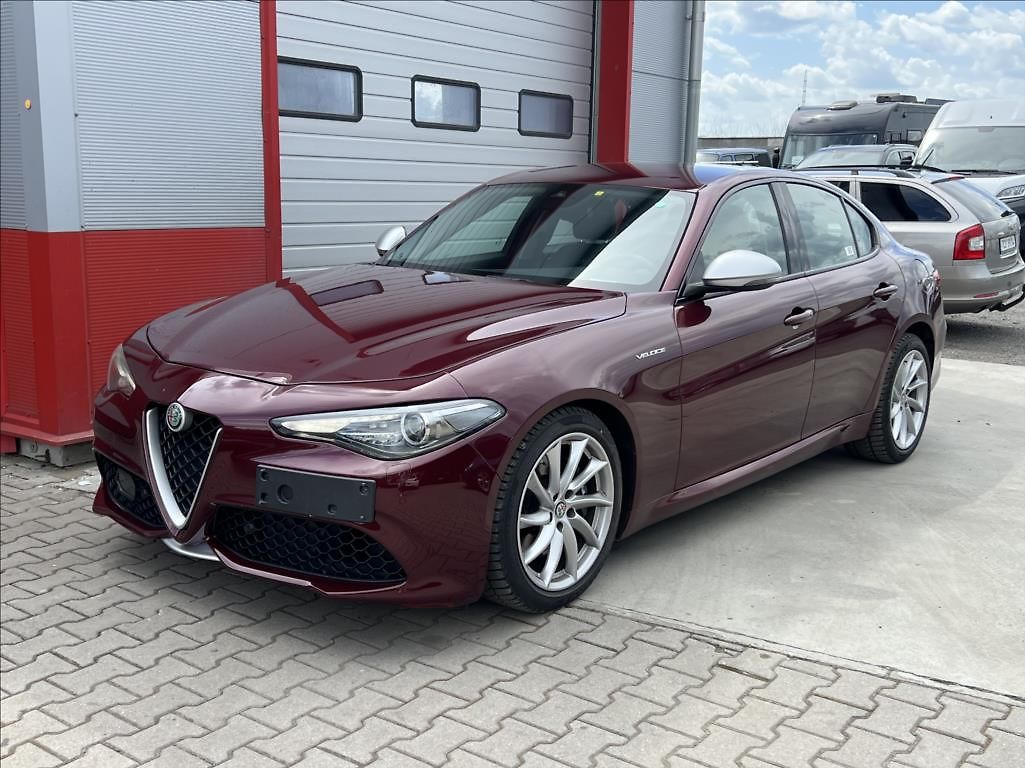 Alfa Romeo Giulia 2,2 JTDm Q4 VELOCE AT8 H&K TOP