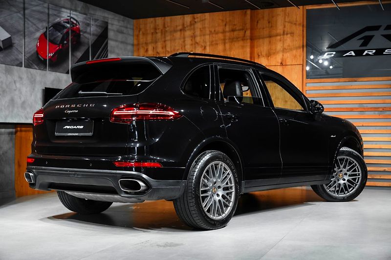 Porsche Cayenne Diesel Platinum - fotka 20 z 20