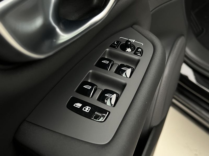 Volvo XC90 T8 AWD RECH. ULTRA DARK 7 MÍST - fotka 47 z 49