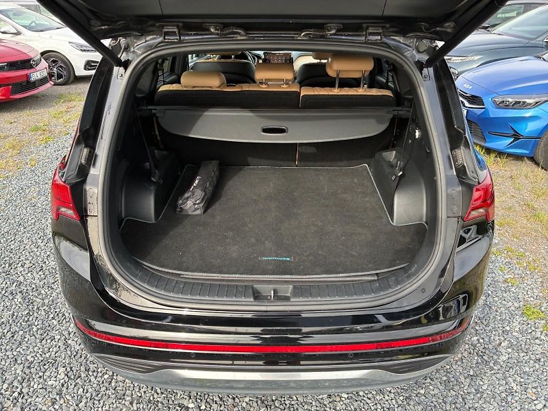 Hyundai Santa Fe (2023) LUXURY 1.6TGDI 132kW 4x4 TAŽNÉ - fotka 6 z 11