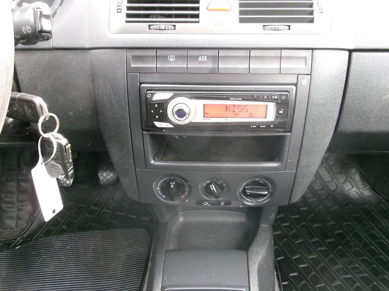 Škoda Fabia (2006) 1,4 16V KLIMA 2.MAJ - fotka 22 z 23