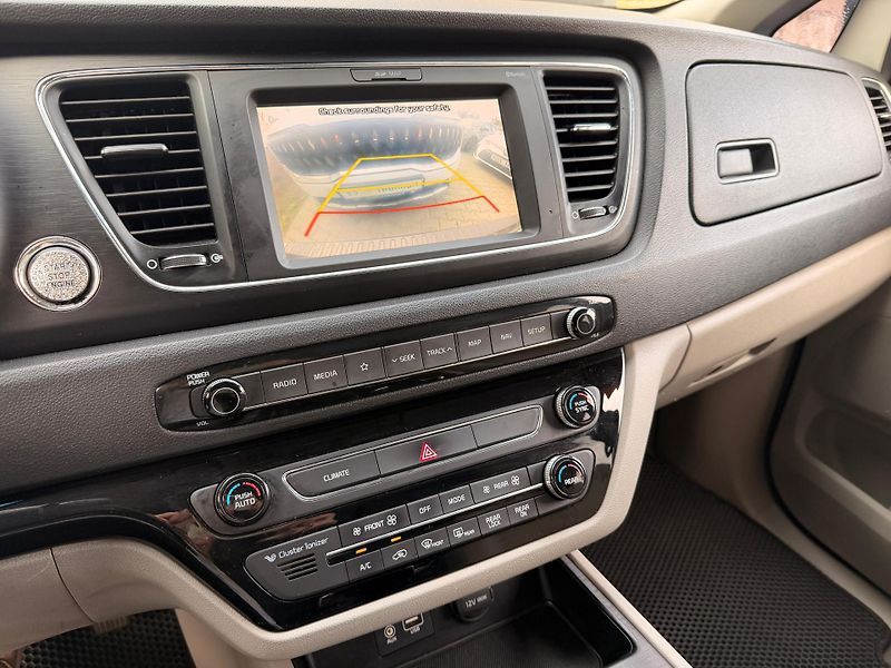 Kia Carnival 2.2-9 MÍST-AUTOMAT-PREMIUM - fotka 13 z 23