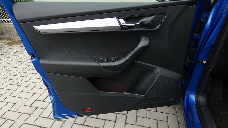 Škoda Karoq 1,5 TSI 110 kW Ambition - fotka 8 z 23