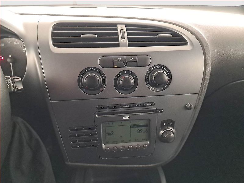 Seat Leon (2008) 1.9 TDI, Serv.kniha, po STK - fotka 12 z 17