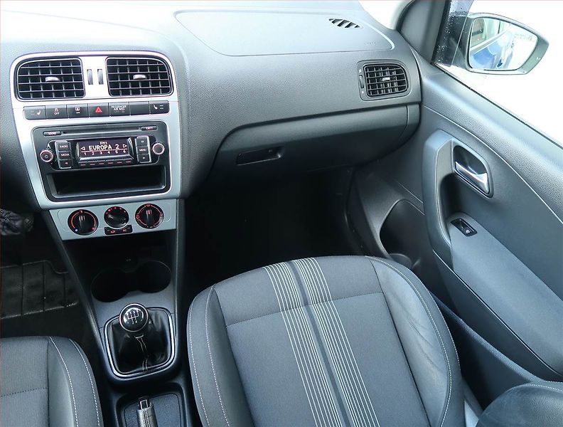Volkswagen Polo (2012) 1.2 12V, Tempomat - fotka 8 z 13