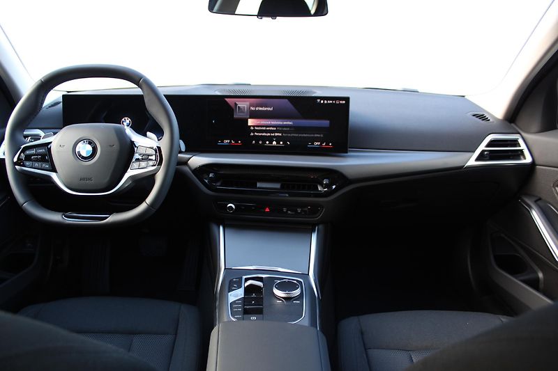 BMW Řada 3 320i sedan - fotka 11 z 14