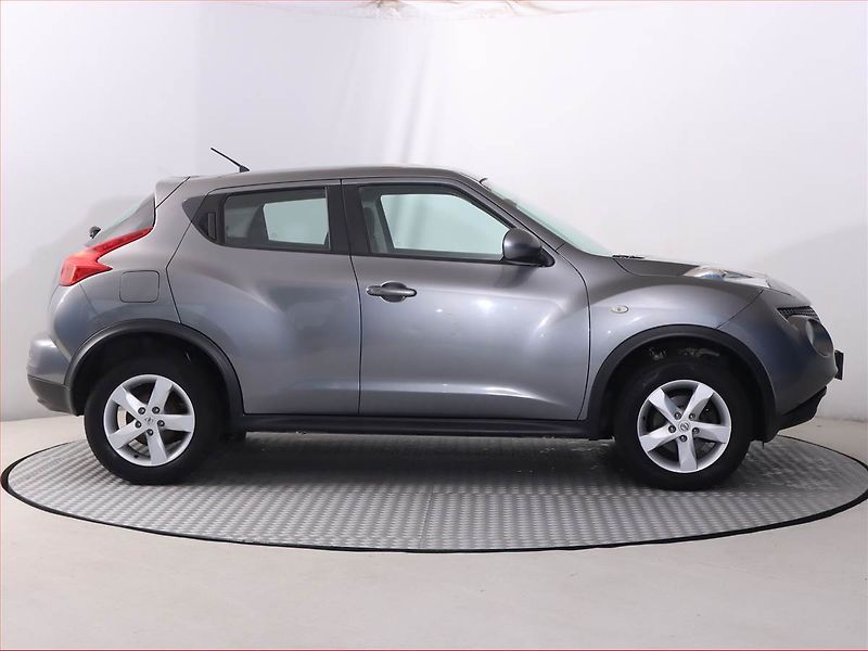 Nissan Juke (2014) 1.6 i, Park. senzory - fotka 6 z 16