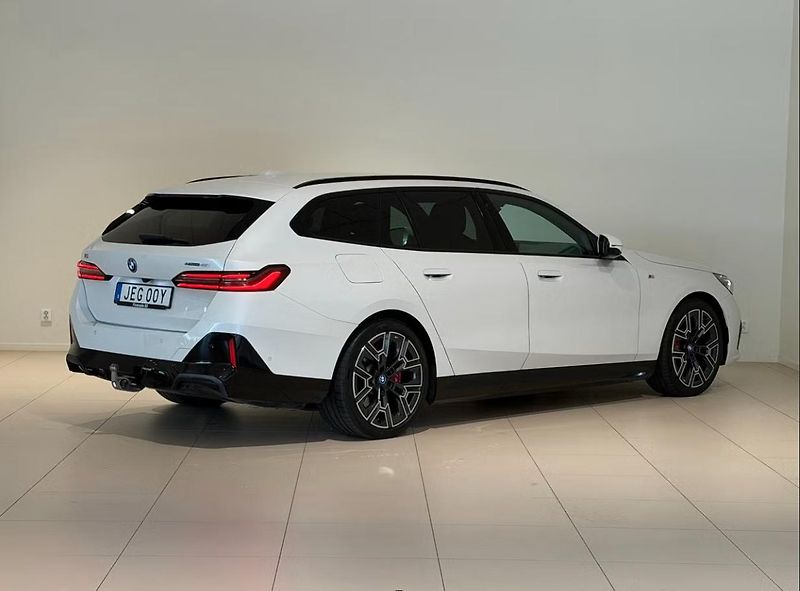 BMW i5 eDrive40 Touring M 360k HuD  - fotka 8 z 9