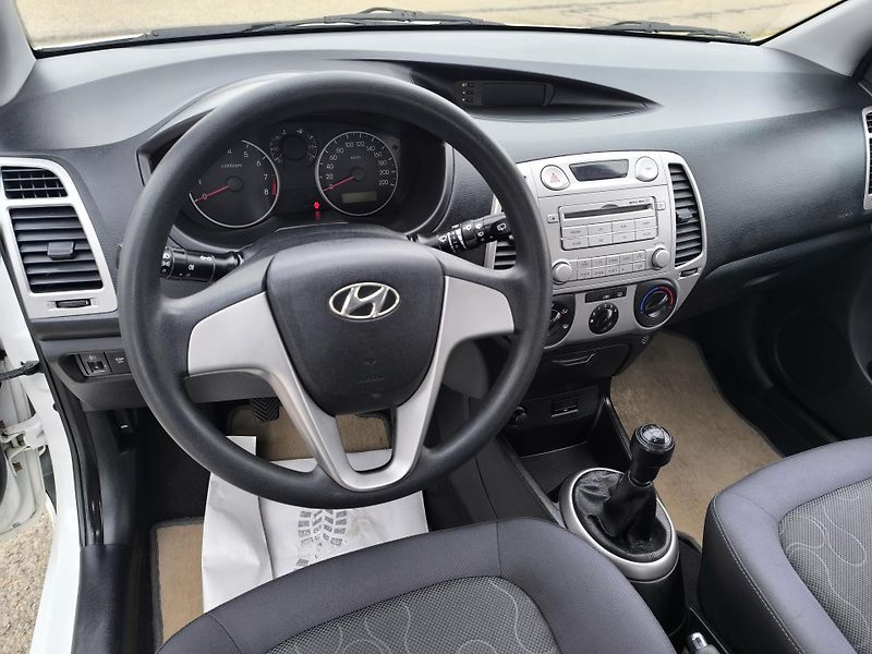 Hyundai i20 1.3 DOLOŽENÉ KM.PRVNÍ MAJ. - fotka 17 z 25