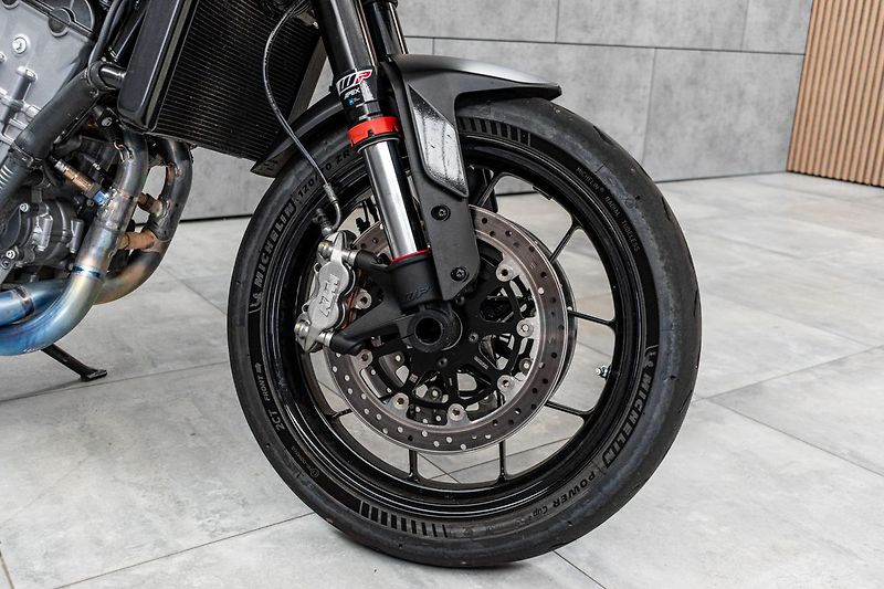 KTM 890 Duke L *AKRAPOVIC* - fotka 5 z 20