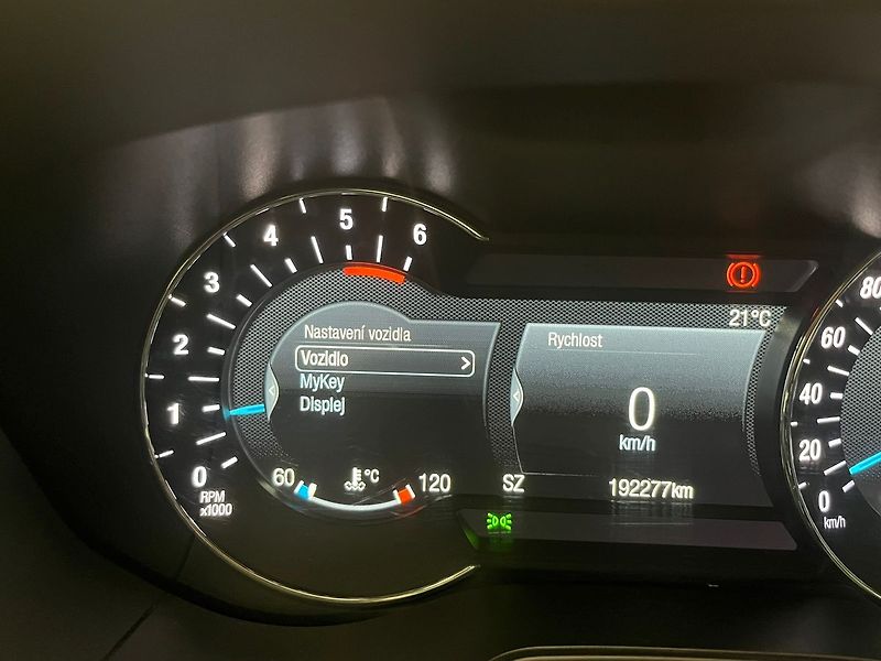 Ford Mondeo 2.0 TDCi Titanium manuál Cebia - fotka 10 z 49